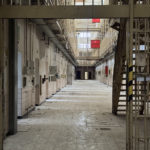 De la prison au débat citoyen : immersion à Forest pour questionner le sens de l’enfermement