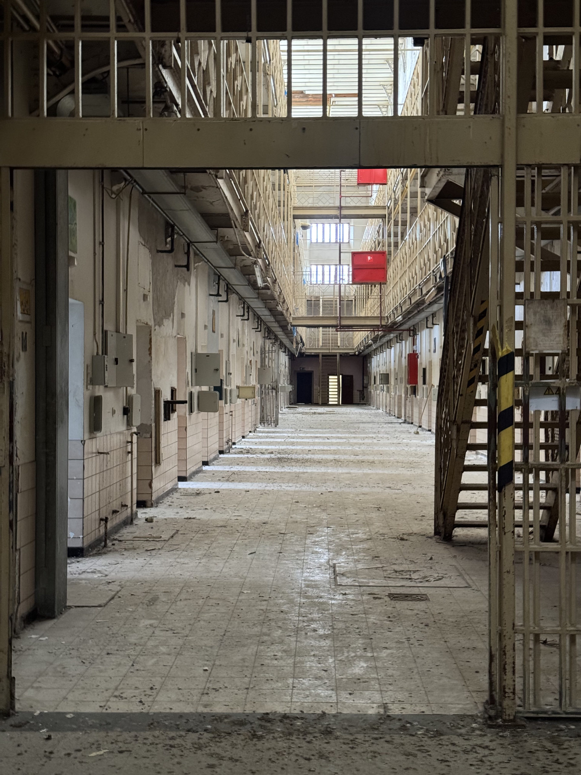 De la prison au débat citoyen : immersion à Forest pour questionner le sens de l’enfermement